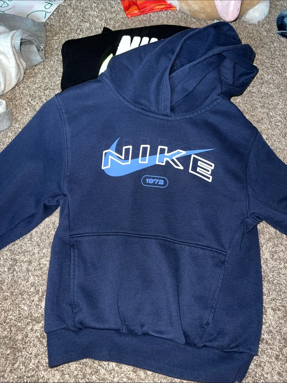 Nike bundle sweatshirts/pants & misc shirts
